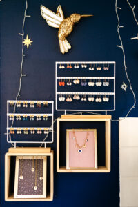 Boucles d'oreilles sur présentoir Boucles d'oreilles sur présentoir à bijoux